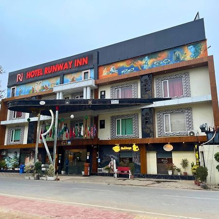 Hotel Runway Inn Pura Raghunath Екстер'єр фото