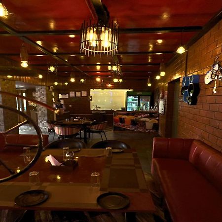 Hotel Runway Inn Pura Raghunath Екстер'єр фото
