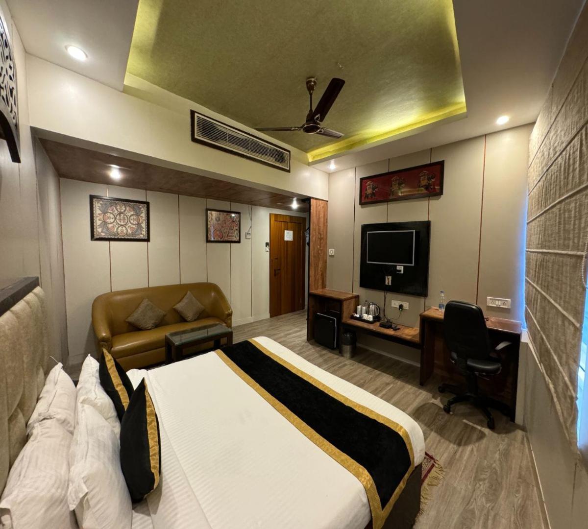 Hotel Runway Inn Pura Raghunath Екстер'єр фото