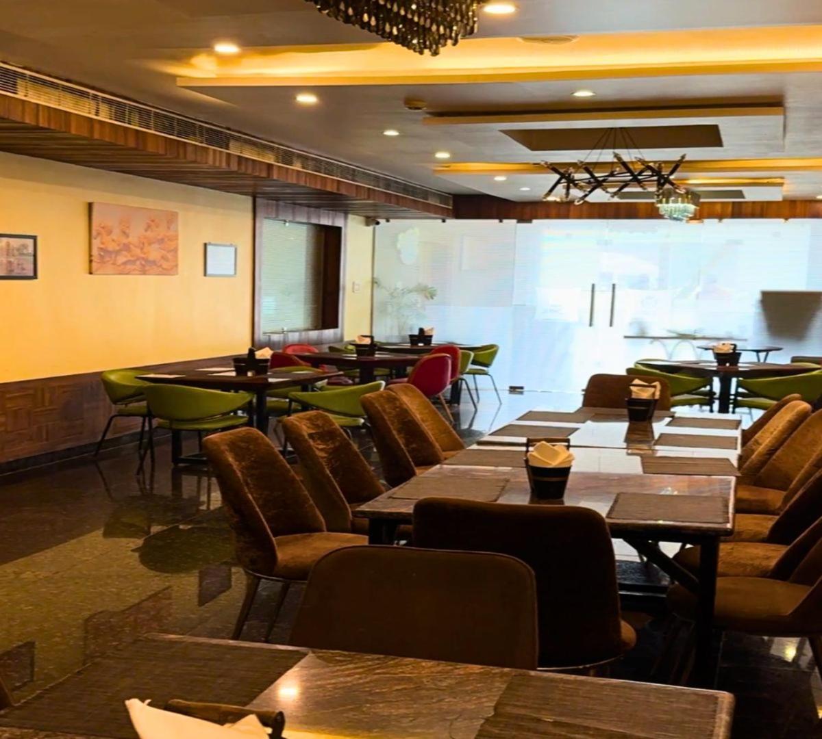 Hotel Runway Inn Pura Raghunath Екстер'єр фото