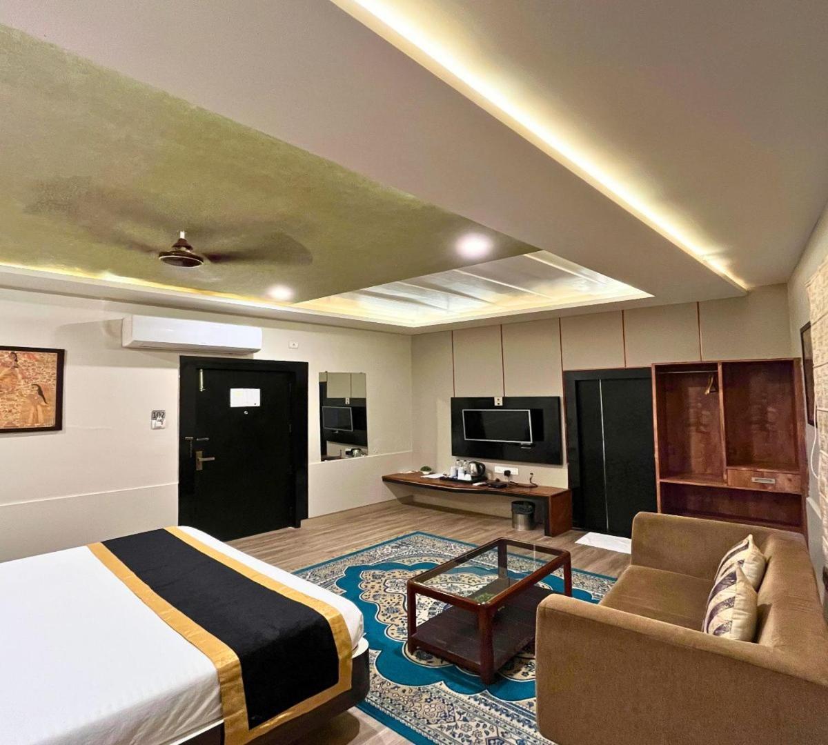 Hotel Runway Inn Pura Raghunath Екстер'єр фото
