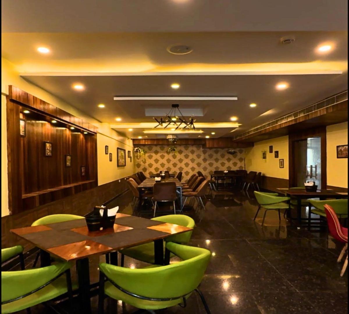 Hotel Runway Inn Pura Raghunath Екстер'єр фото