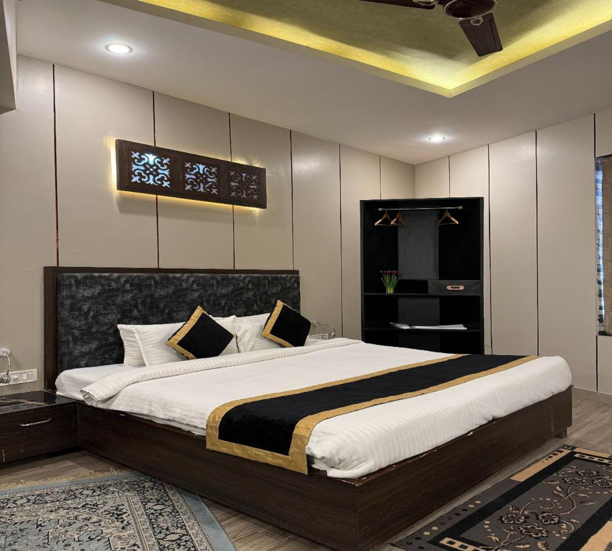 Hotel Runway Inn Pura Raghunath Екстер'єр фото