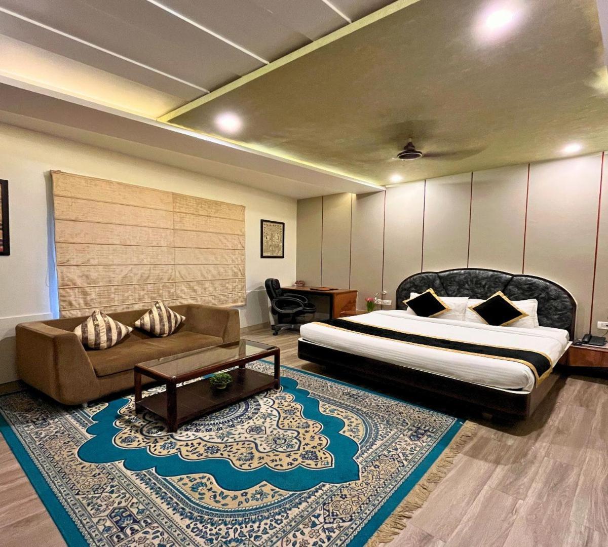 Hotel Runway Inn Pura Raghunath Екстер'єр фото