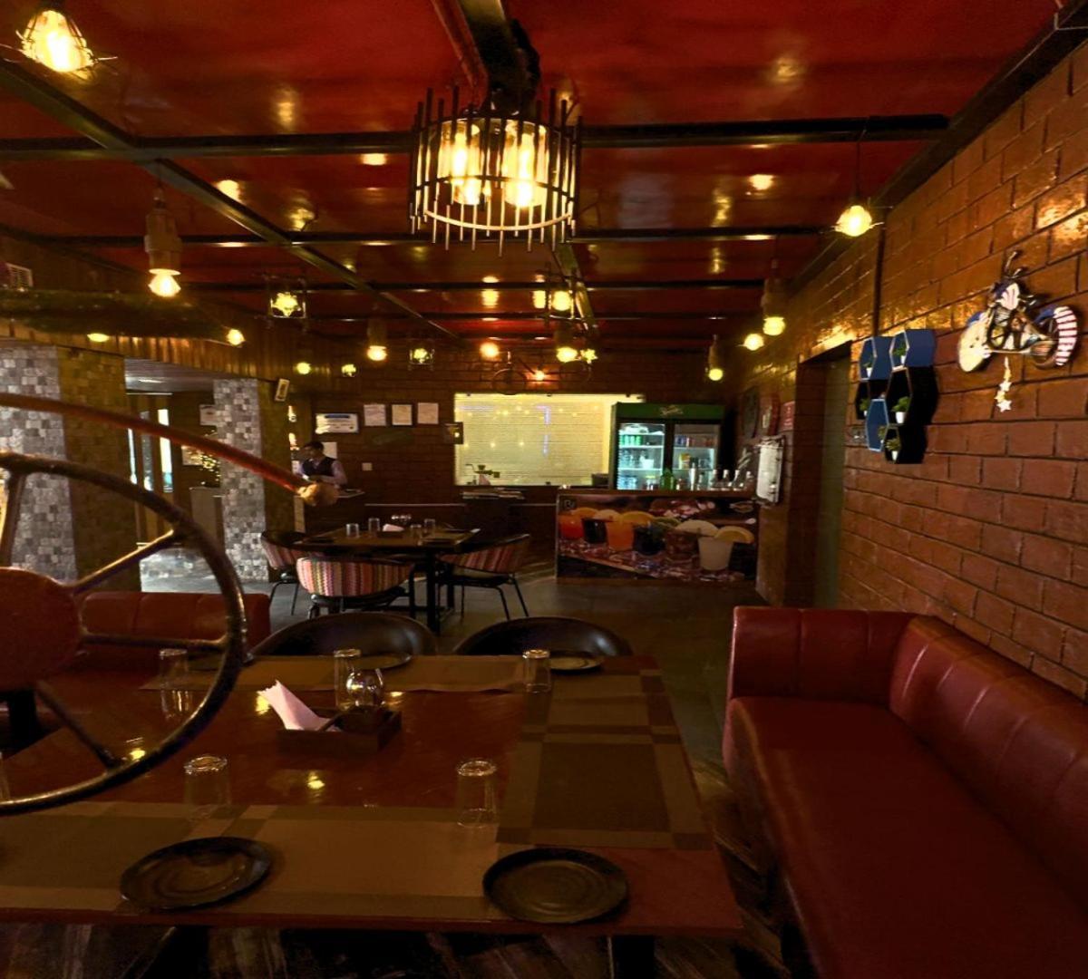 Hotel Runway Inn Pura Raghunath Екстер'єр фото