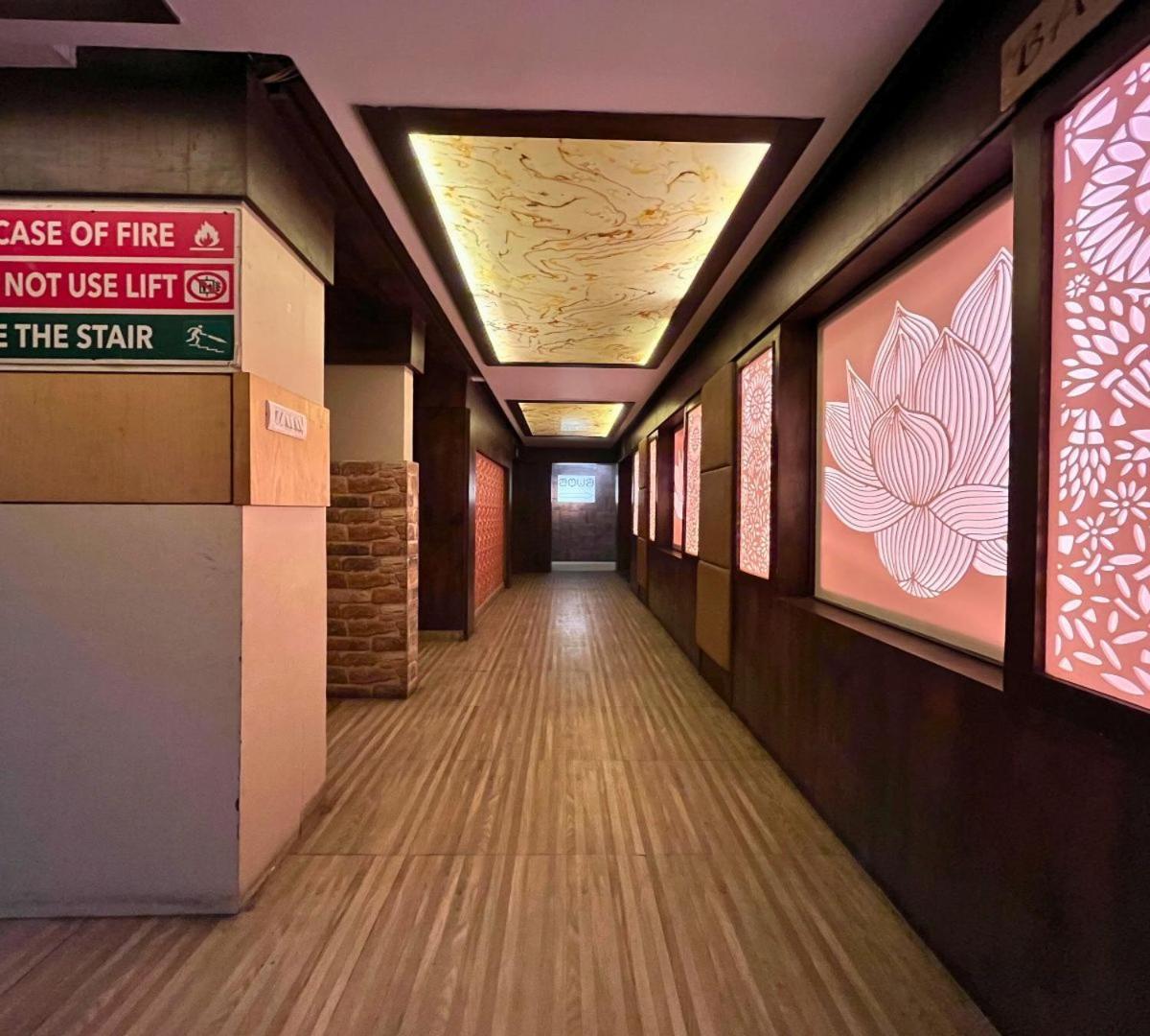 Hotel Runway Inn Pura Raghunath Екстер'єр фото