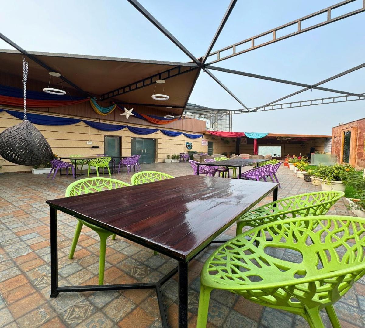 Hotel Runway Inn Pura Raghunath Екстер'єр фото