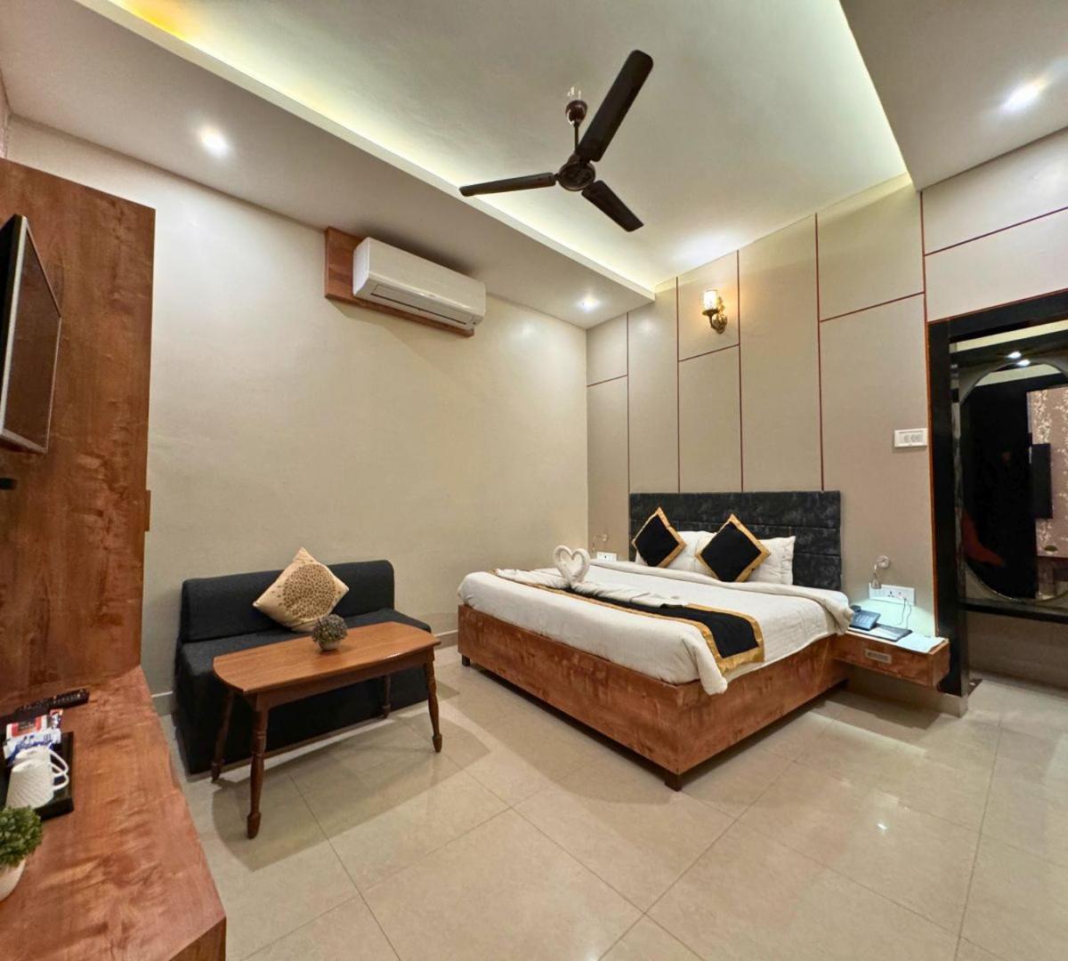Hotel Runway Inn Pura Raghunath Екстер'єр фото