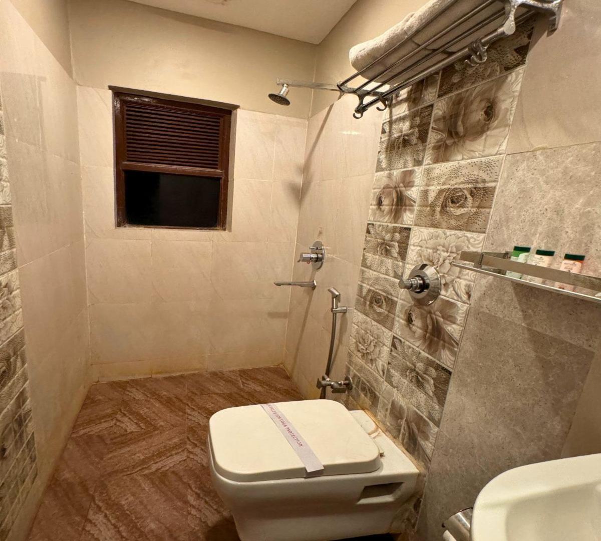 Hotel Runway Inn Pura Raghunath Екстер'єр фото