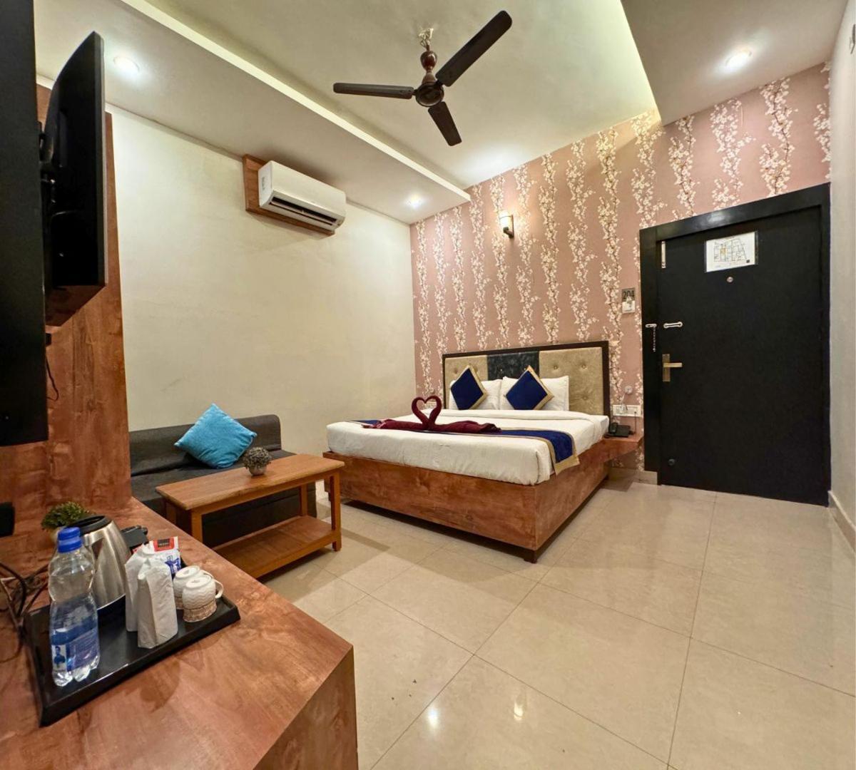 Hotel Runway Inn Pura Raghunath Екстер'єр фото